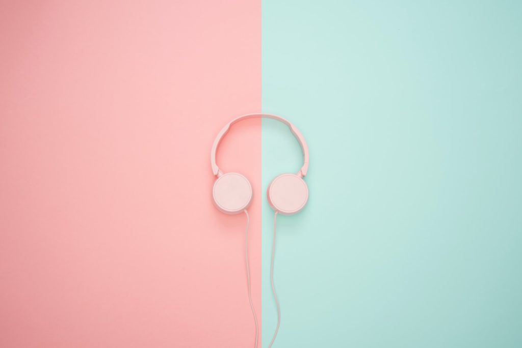 best-sex-podcast-pink-blue-background-earphones